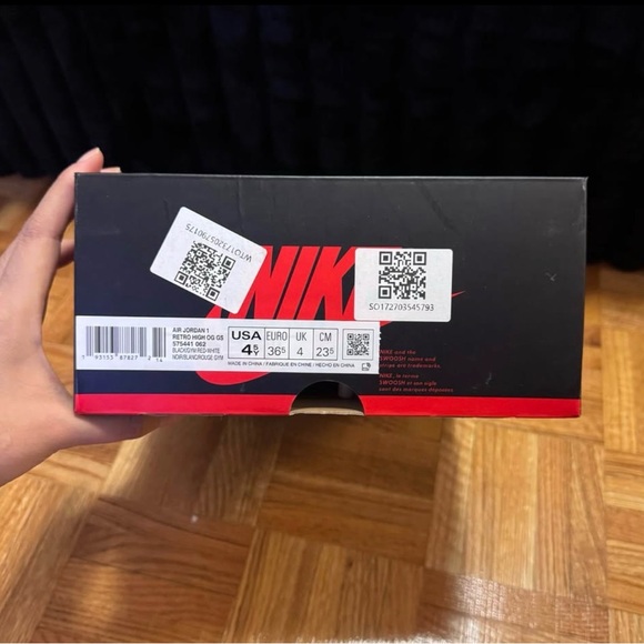 Nike Air Jordan 1 Retro High OG Black/White/Red Shoes EUC - Picture 5 of 5